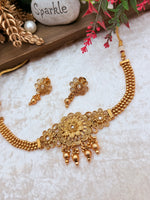 Load image into Gallery viewer, Shabnam matte gold choker set