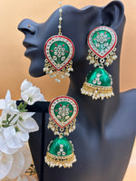 Load image into Gallery viewer, Sonias Kundan Meenakari Tikka Set