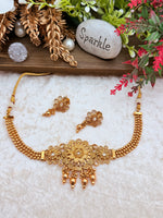 Load image into Gallery viewer, Shabnam matte gold choker set
