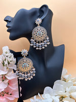 Load image into Gallery viewer, Pearl drop Earrings