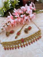 Load image into Gallery viewer, Shine kundan Drop Choker set