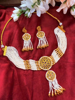 Load image into Gallery viewer, rajwadi gold white choker with earring