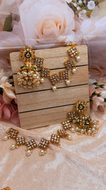 Load image into Gallery viewer, Kundan bahubali earrings