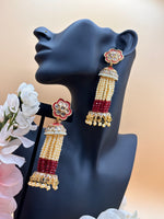 Load image into Gallery viewer, Drop Pearls Earring