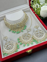 Load image into Gallery viewer, हरे रंग में फ़िरोज़ा हरा चोकर