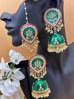 Load image into Gallery viewer, Sonias Kundan Meenakari Tikka Set