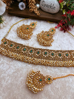 Load image into Gallery viewer, Mansi loads off pearlsChoker set temple jewelry