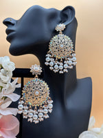 Load image into Gallery viewer, Pearl drop Earrings