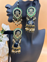 Load image into Gallery viewer, Sonias Kundan Meenakari Tikka Set