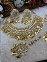 Load image into Gallery viewer, रानी कुंदन ज्वेलरी पीपल लीफ ड्रॉप चोकर सेट