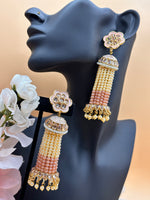 Load image into Gallery viewer, Drop Pearls Earring