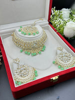 Load image into Gallery viewer, हरे रंग में फ़िरोज़ा हरा चोकर