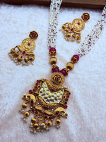 Load image into Gallery viewer, Rani pink Color Matte Rajwadi Gold Necklace Set