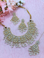 Load image into Gallery viewer, Chetana Kundan Necklace Set