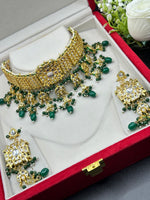 Load image into Gallery viewer, सुरुचिपूर्ण कुन्दन चोकर सेट