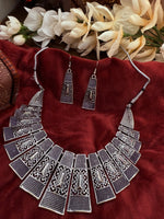 Load image into Gallery viewer, Pratya Oxidised Necklace Earrings
