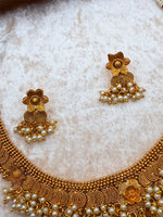 Load image into Gallery viewer, Antique Gold platted temples Necklace Set