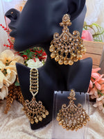 Load image into Gallery viewer, Sonam Gold Pearl Tikka Set