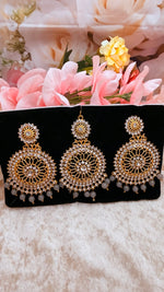 Load image into Gallery viewer, Beautiful rhinestone tikka set