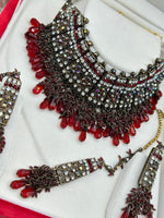 Load image into Gallery viewer, डार्क मैरून इन ब्लैक मेटल पाकिस्तानी चोकर सेट