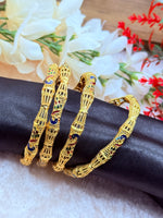 Load image into Gallery viewer, मोर डिज़ाइन वाली सोने की परत वाली चूड़ियाँ