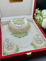 Load image into Gallery viewer, हरे रंग में फ़िरोज़ा हरा चोकर