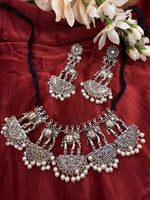 Load image into Gallery viewer, हाटी ऑक्सीडाइज़्ड सिल्वर इंडियन चोकर सेट