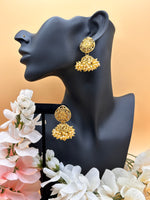 Load image into Gallery viewer, गजरा सुनहरी झुमकी