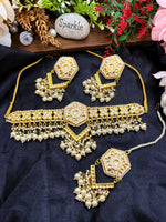 Load image into Gallery viewer, Shiya Kundan choker Set