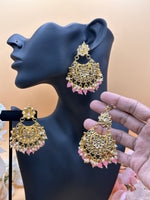 Load image into Gallery viewer, Savreen Baby pink Kundan Tikka Set