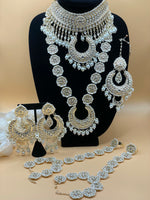 Load image into Gallery viewer, साक्षी का भारतीय कुंदन ब्राइडल सेट