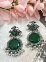 Load image into Gallery viewer, Green Peacock feather earring