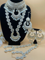 Load image into Gallery viewer, साक्षी का भारतीय कुंदन ब्राइडल सेट