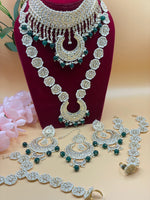 Load image into Gallery viewer, साक्षी का भारतीय कुंदन ब्राइडल सेट