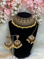 Load image into Gallery viewer, महिलाओं के लिए पारंपरिक गोल्ड पर्ल चोकर नेकलेस सेट