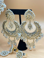 Load image into Gallery viewer, साक्षी का भारतीय कुंदन ब्राइडल सेट