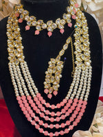 Load image into Gallery viewer, नेत्रा लाइट पीच रंग सफेद मोती का हार सेट