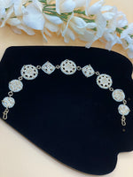 Load image into Gallery viewer, स्वीटी कुन्दन हेड बैंड (शीशफूल)