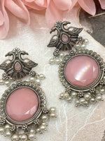 Load image into Gallery viewer, Pink Peacock feather earring