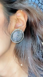 Load image into Gallery viewer, ऑक्सीकृत बड़े आकार के स्टड