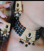 Load image into Gallery viewer, अमेरिकन डायमंड चोकर सेट के साथ ब्लैक बीड्स