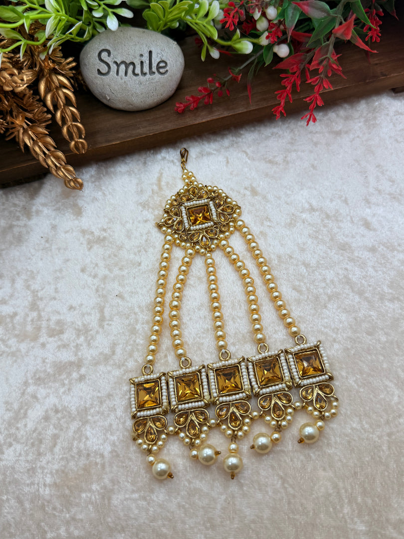 माधुरी गोल्डन झूमर