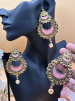 Load image into Gallery viewer, Vedha Baby pink With Gold Tikka Earring Set..