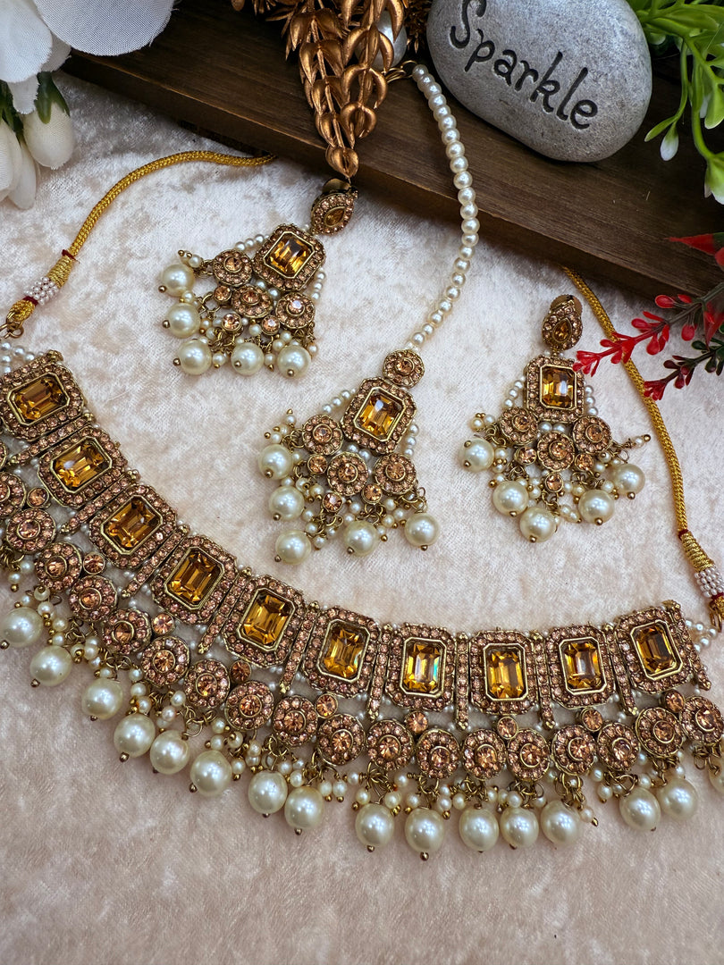 वन्नी गोल्डन चोकर सेट