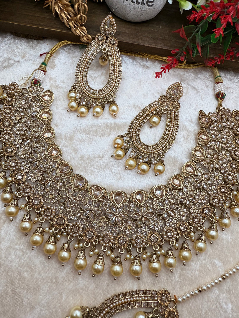 मेहबूबा पोल्की चोकर सेट