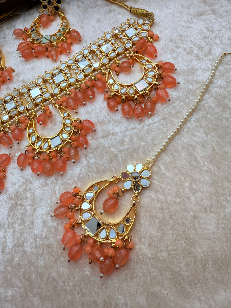 पाकिस ट्रेंडिंग मिरर चोकर सेट