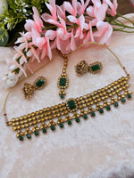 Load image into Gallery viewer, Shine kundan Drop Choker set
