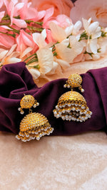Load image into Gallery viewer, Golden jhumka with hanging pearls
