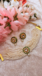 Load image into Gallery viewer, Kundan Beaded choker with earrings