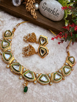 Load image into Gallery viewer, Janavis Kundan choker with matte Gold plated
